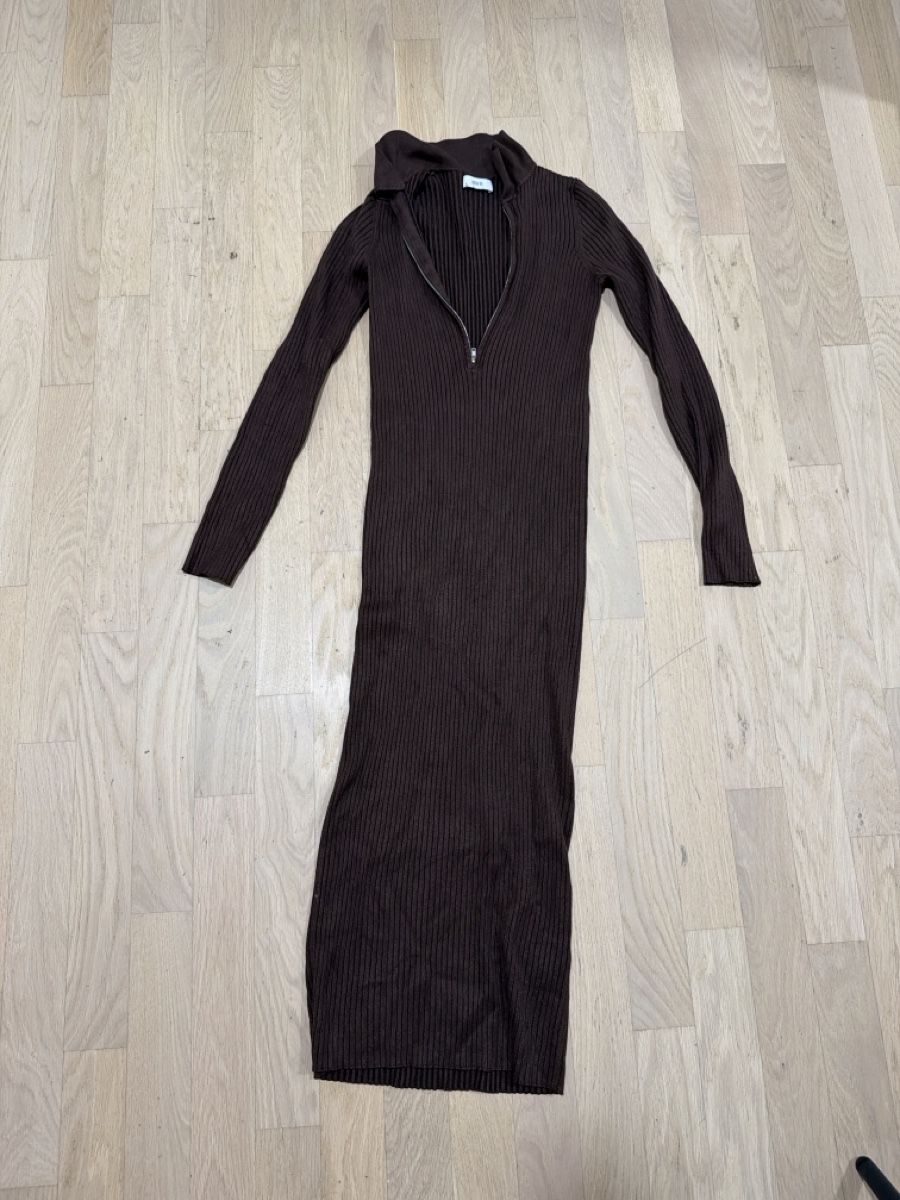 Kleider: Envii Rippstrickkleid braun, Grösse  – Gebraucht aus Effretikon von MaisonNade 1