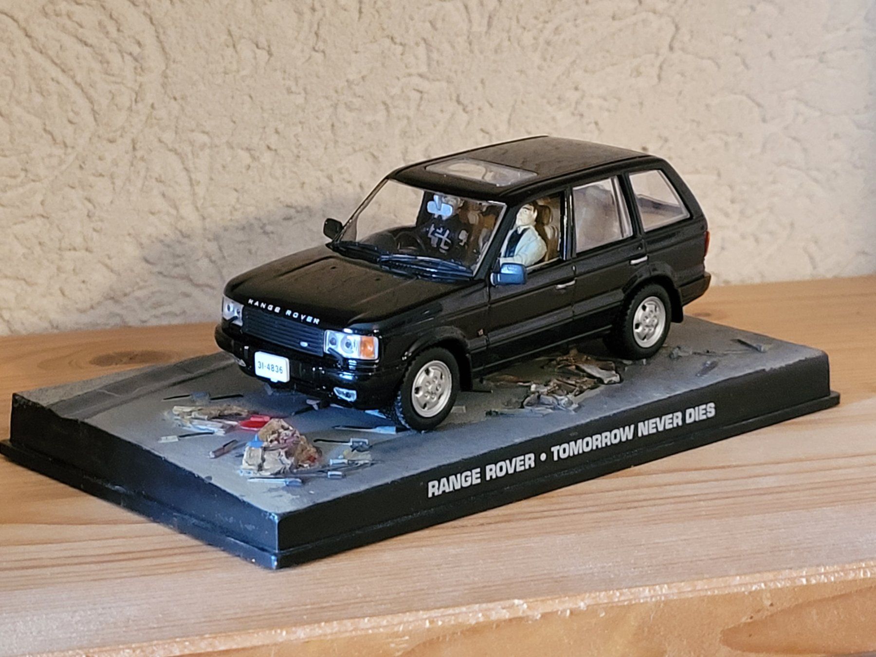 Land Rover Modellini d'auto: Auto 1:43 - Range Rover - Diorama James Bond 007 – Nuovo (secondo la descrizione) da Payerne venduto da tintin08 1
