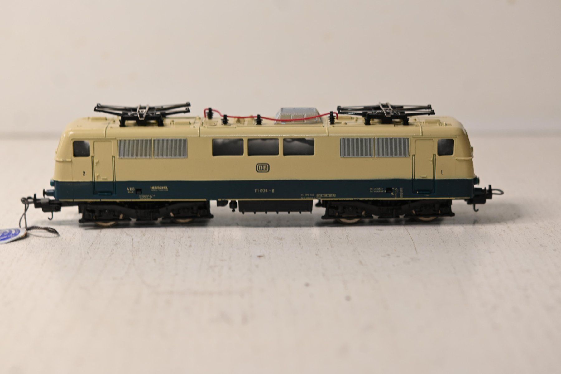 Lima Modellini di ferrovie: Lima DB BR 111 004-8 H0/DC läuft – Usato da Laupen ZH venduto da Zmoewe