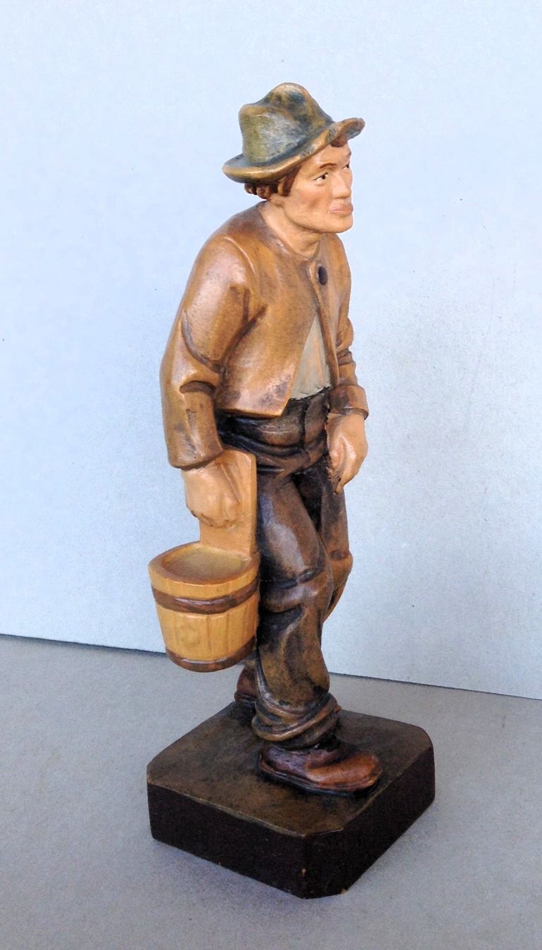 Statuette: geschnitzte Holzfigur eines Melkers – Usato da Alpnach Dorf venduto da MZ001 1