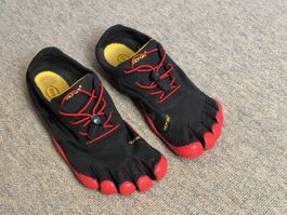 Vibram FiveFingers KSO EVO Zehenschuhe schwarz rot Gr.46