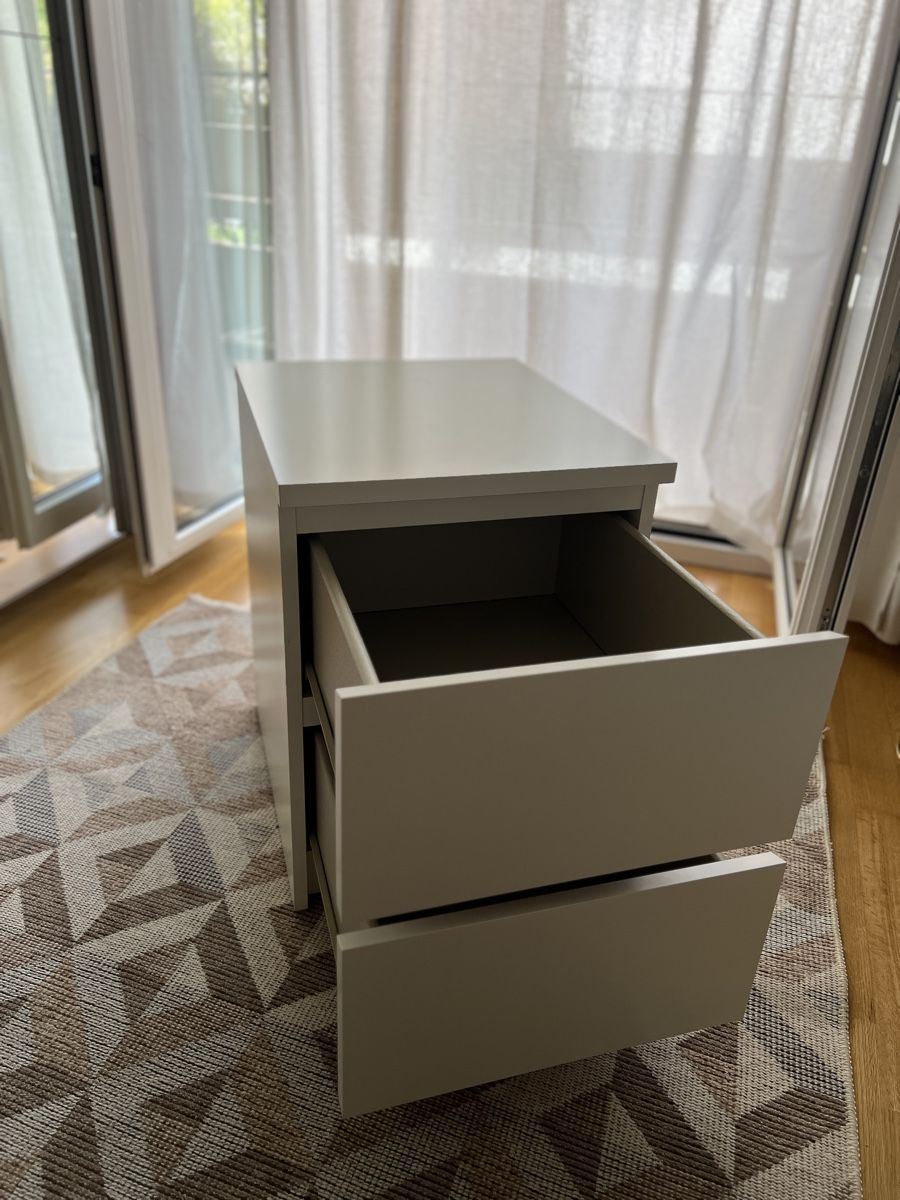 Ikea Comodini: IKEA MALM Nachttisch – Usato da Murten venduto da Lukas_Kalna 4