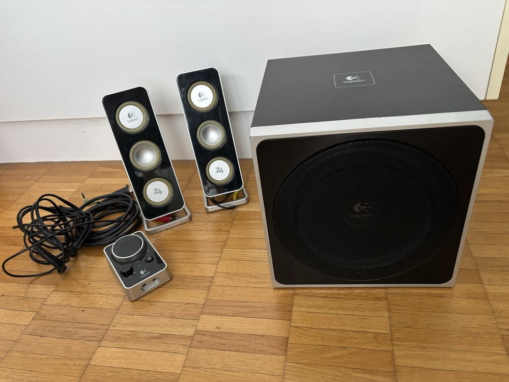 Logitech Z4 2.1 Soundsystem - kraftvoller Bass - einwandfrei (Gebraucht ...