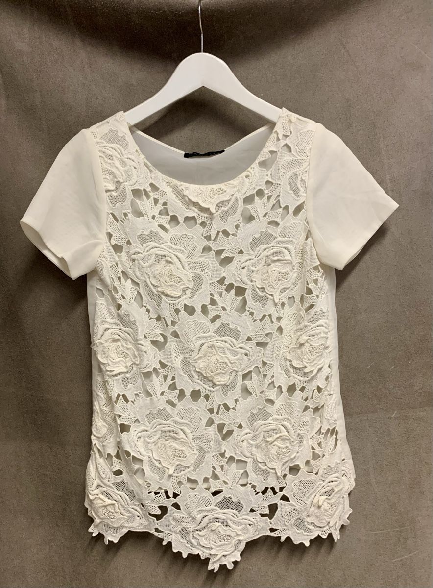Twinset Camicette: Spitze top com Twinset. Simona Barberi S – Usato da Unterseen venduto da jpowers1971