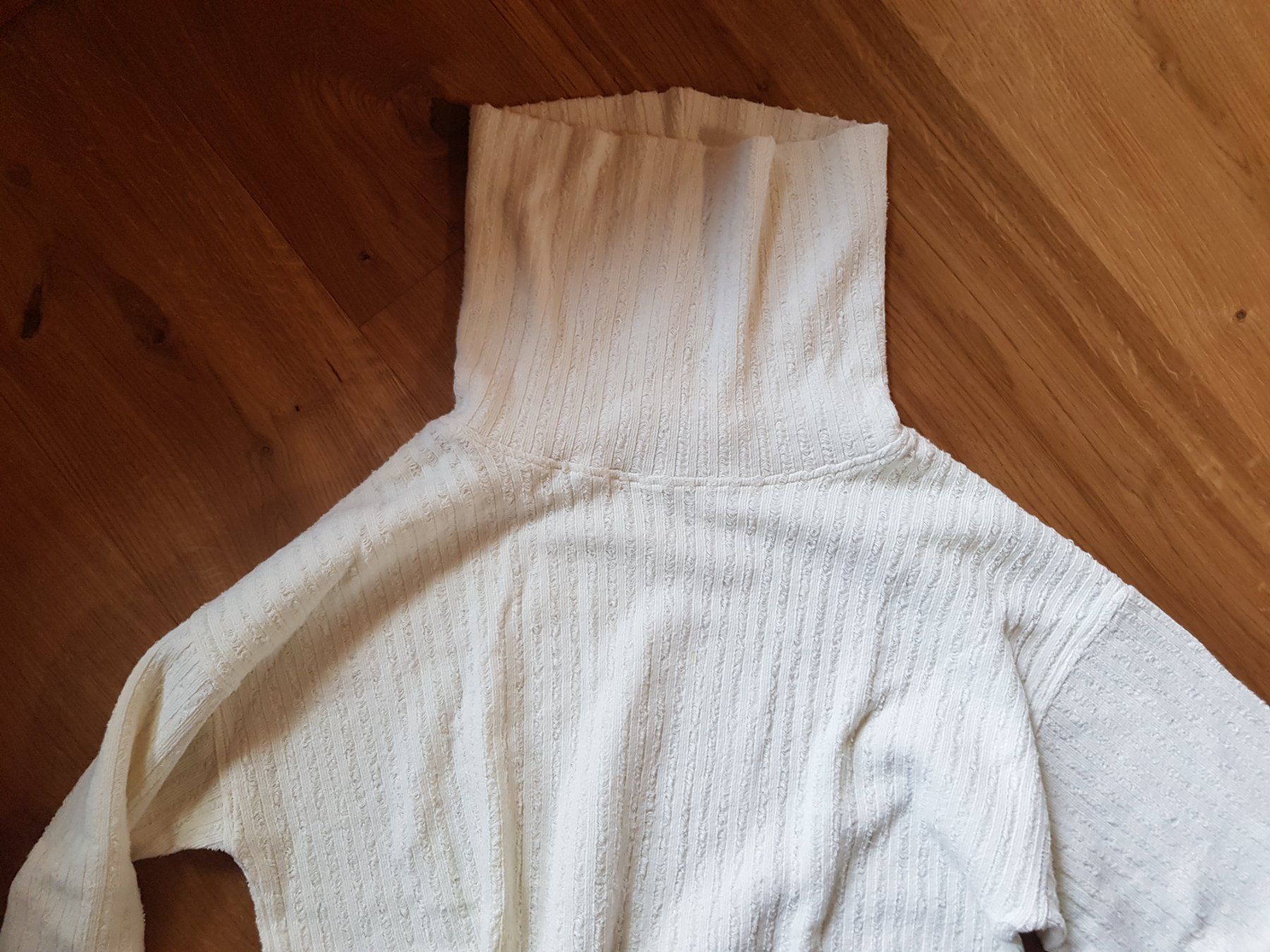 Pullover & Sweatshirts: Rollkragen Pullover Damen Mädchen Grösse S weiss creme – Gebraucht aus Walterswil BE von Lonitti 1