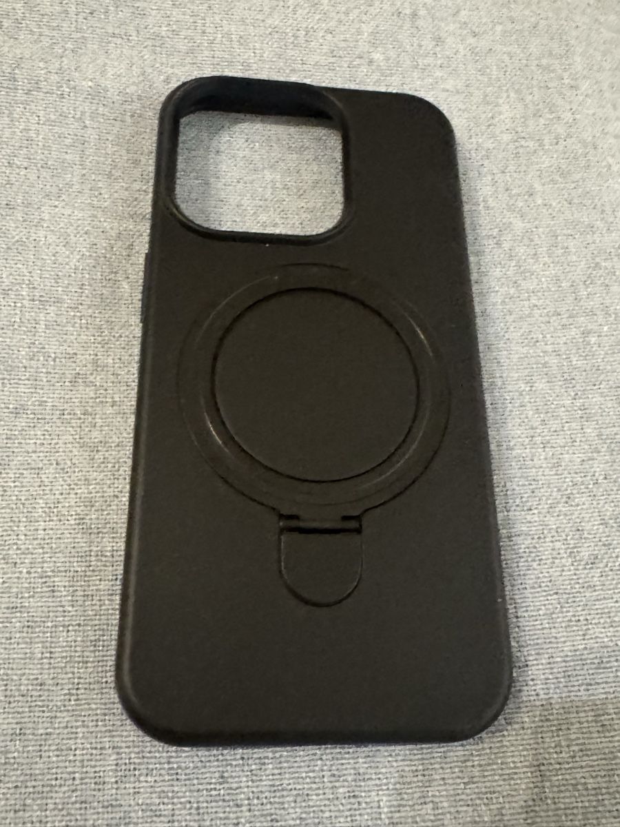 Apple Coques & Protection écran: Schwarzes iPhone 15 Pro Hülle mit Ständer neu – Neuf (Voir description) à Thundorf par reinventedshop_CH