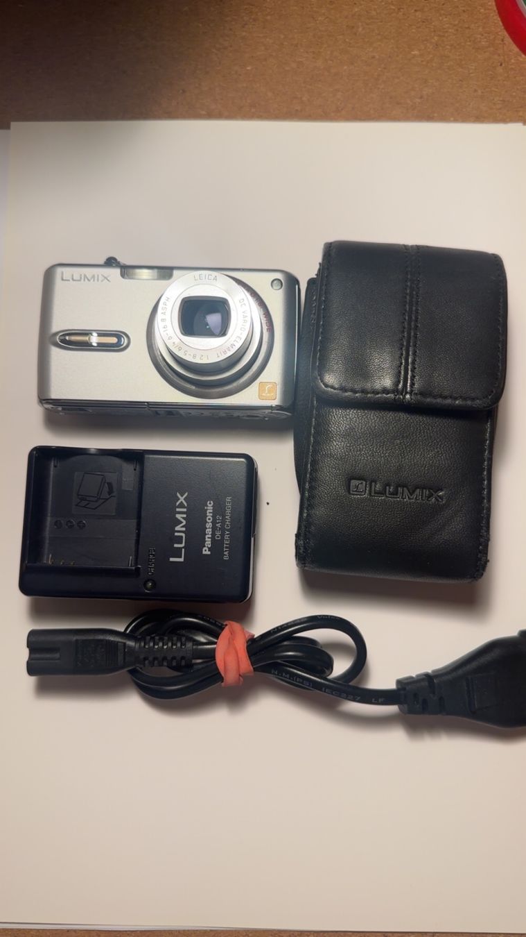 Panasonic Fotocamera: Panasonic Lumix DMC - FX 07 – Nuovo (secondo la descrizione) da Fribourg venduto da Silver_Wat