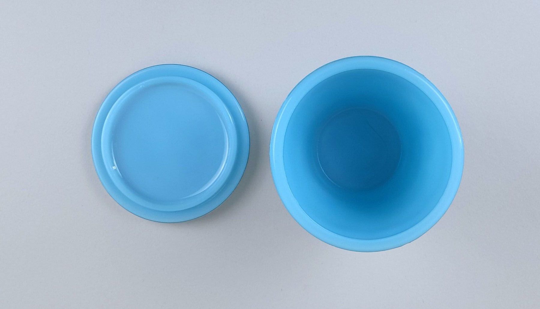 Behälter & Ähnliches: Vanity Behälter Opalglas blau – Gebraucht aus Liebefeld von Restwert_Liebefeld 1