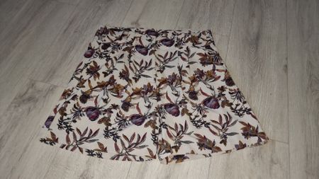 Sommerliche kurze Hose mit Blumenmuster, Grösse 38, Top!