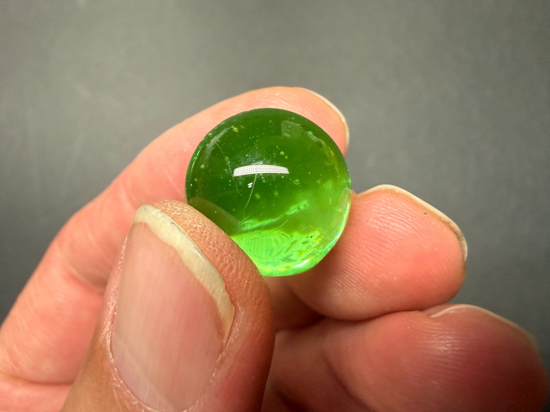 Bicchieri: Uranglas Kugel 16 mm, grün – Nuovo e nell'imballaggio originale da Lützelflüh-Goldb venduto da Elementis