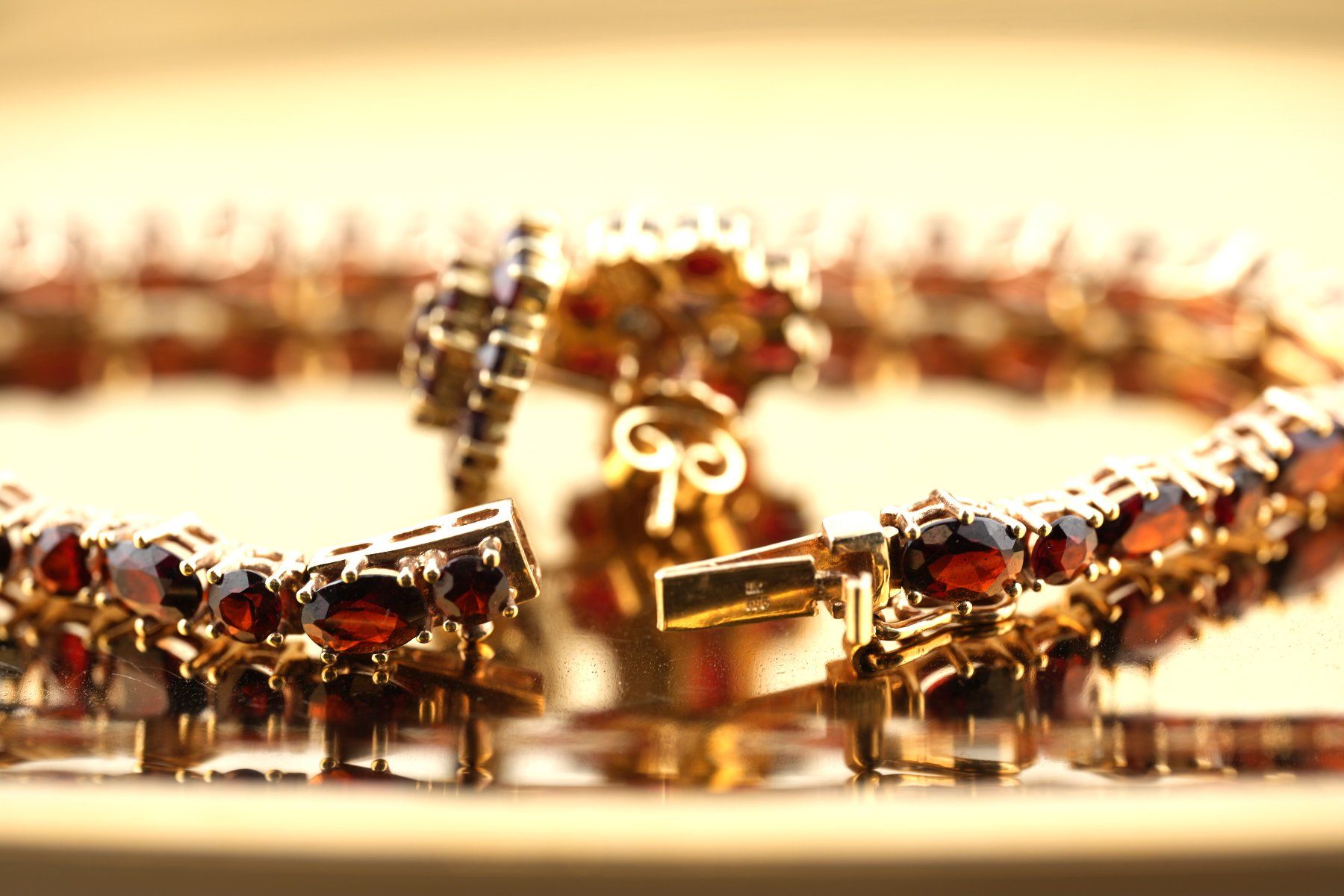 Armbänder & -reifen: Goldschmuckset 14K Granat Steinen – Gebraucht aus Basel von Vip24 4