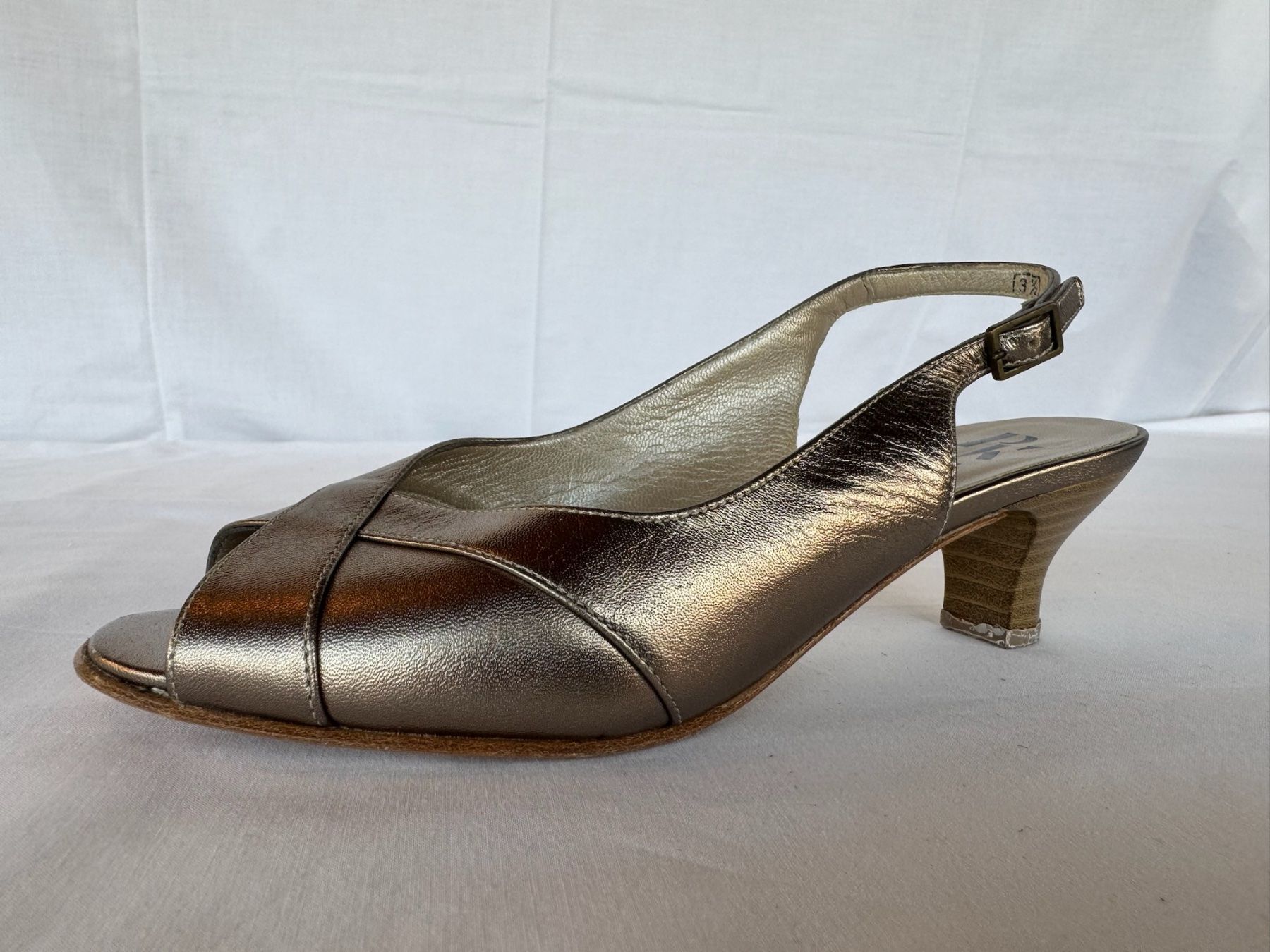Scarpe da donna: Slingpump mit Peeptoe u. halbhohem Absatz, Gr 36, goldfarben – Usato da Oberrieden venduto da pet_n2c2