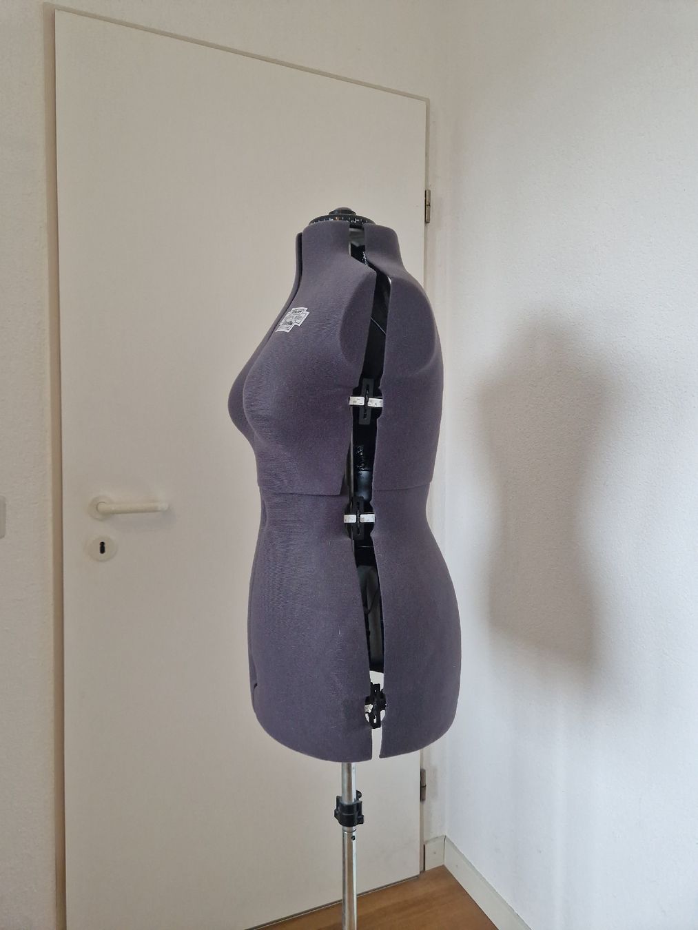 Allestimento di negozi e stand fieristici: Verstellbare Schneiderbüste / Schneiderpuppe – Usato da Oberbipp venduto da aitim 2