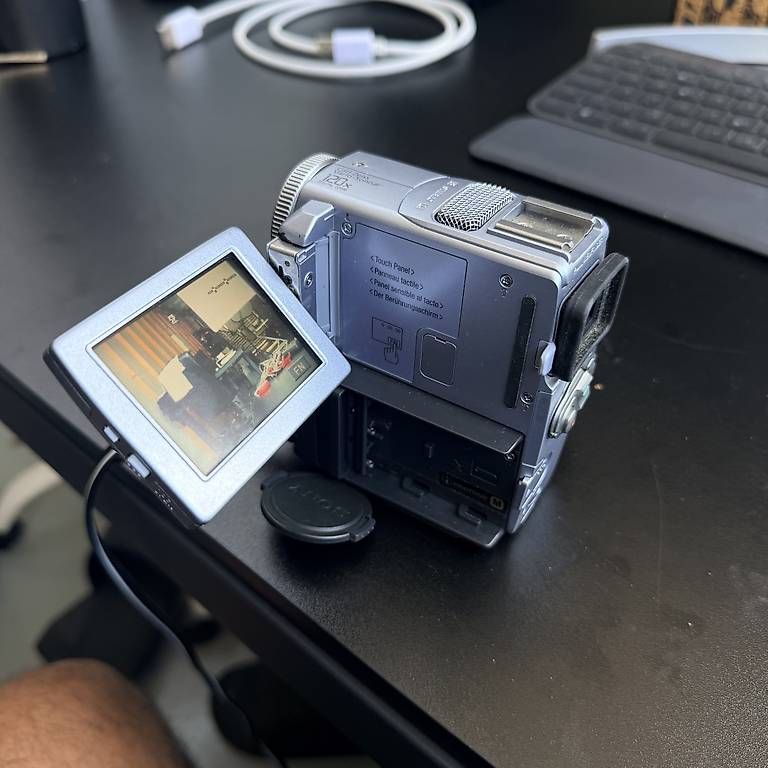 Caméscopes: Sony Handycam DCR-PC8E PAL – D'occasion à Dübendorf par her_fns2 1
