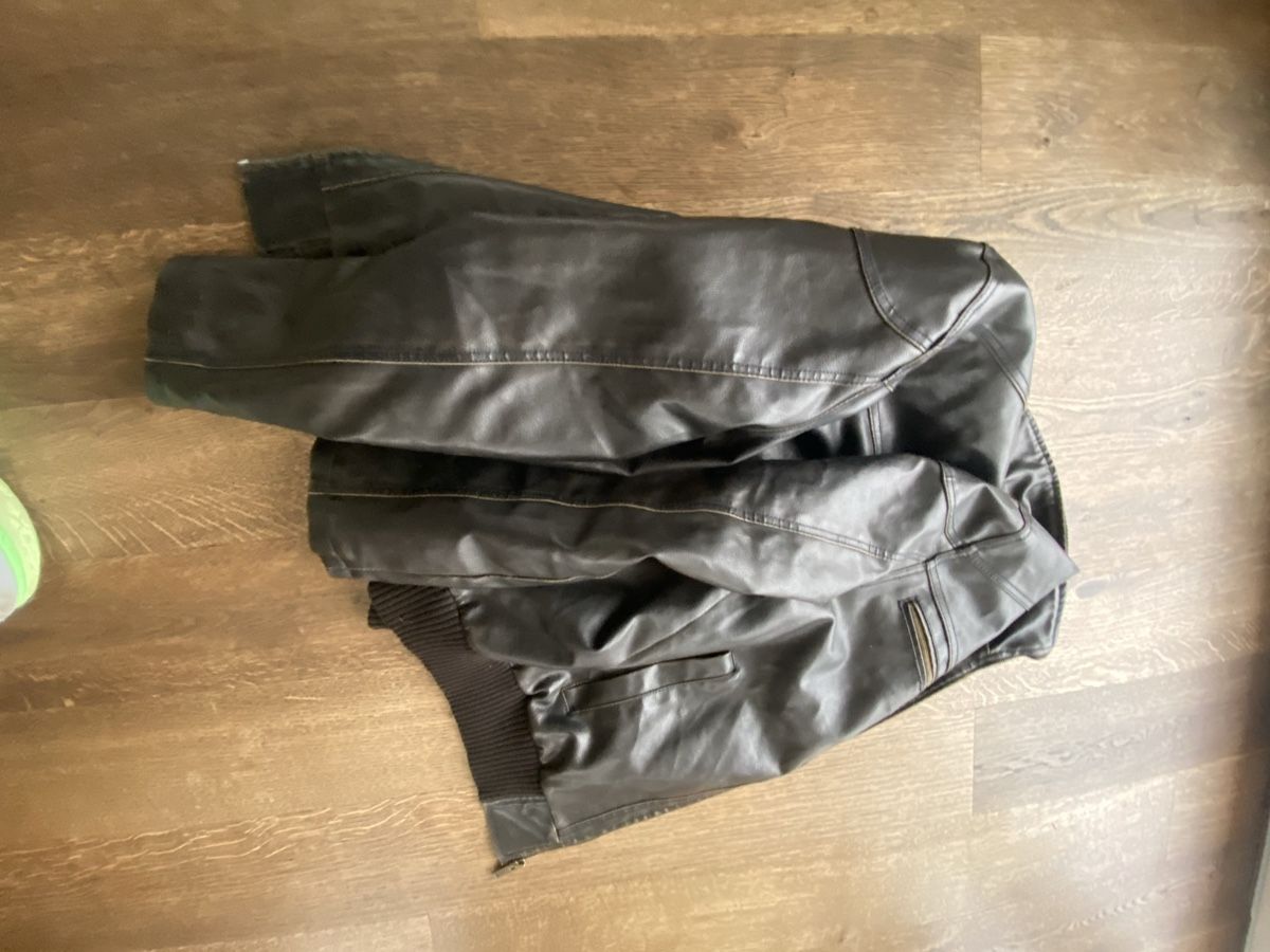 Guess Jacken: Coole GUESS Lederjacke, Grösse L – Gebraucht aus Immensee von AutoTrader24 9