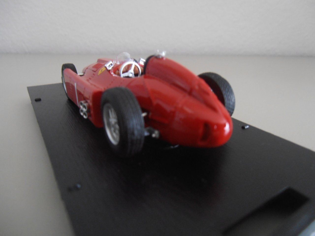 Ferrari Modellini d'auto: Ferrari D50 G.P. Gran Bretagna 1956 1:43 – Nuovo e nell'imballaggio originale da Goldach venduto da Feivel9 5