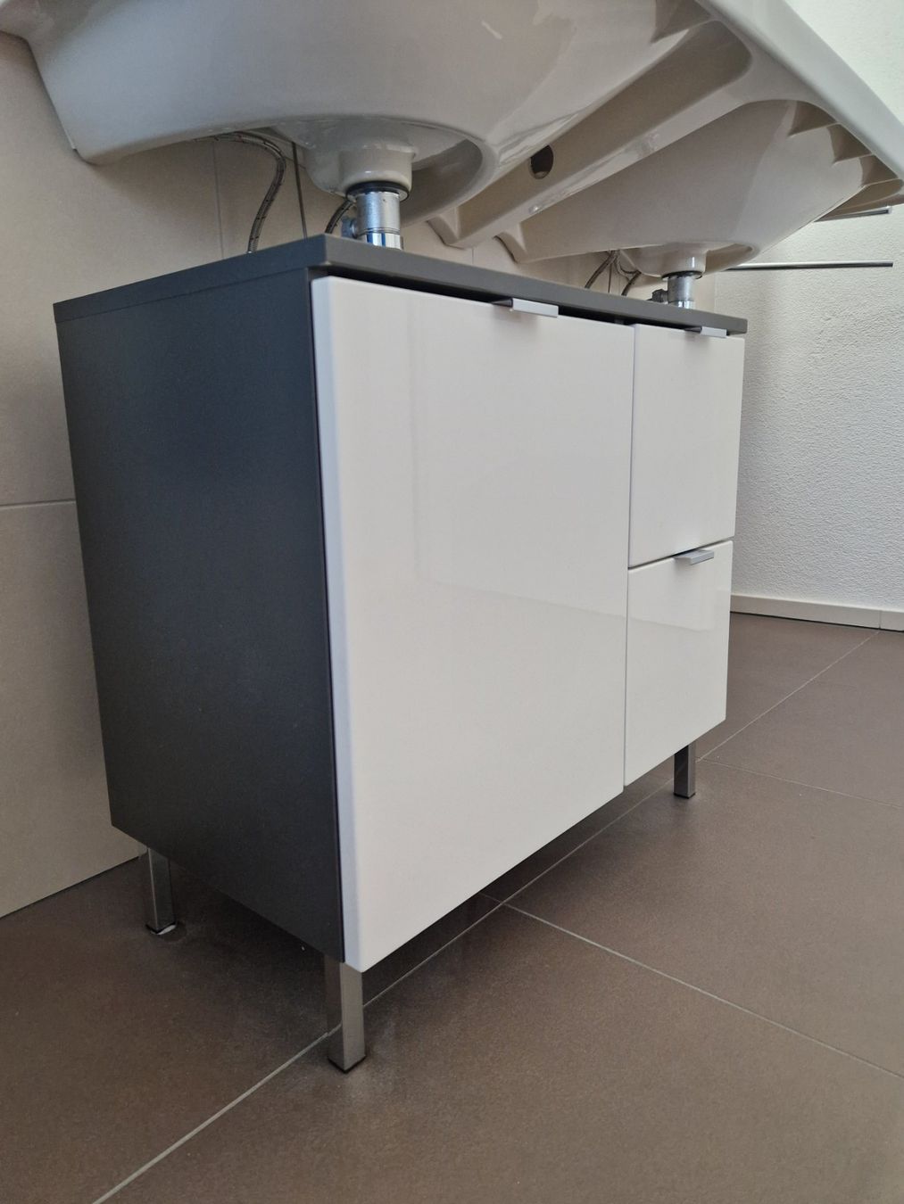 Livique Mobili per bagno: Waschbeckenunterschrank anthrazit/weiss – Usato da Kriens venduto da jas_v9fg 2