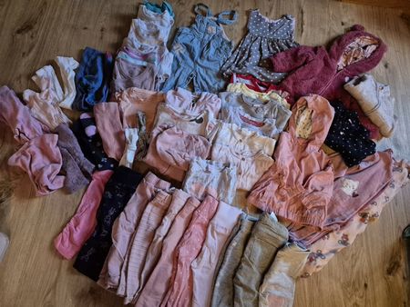Grosses Mädchen Kleiderpaket Grösse 74, guter Zustand