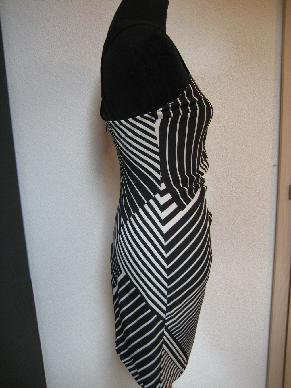 Vestiti: Robe stretch Rinascimento taille S – Usato da Delémont venduto da marryb 3