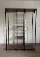 Offener grosser Kleiderschrank Holz Vintage Stil