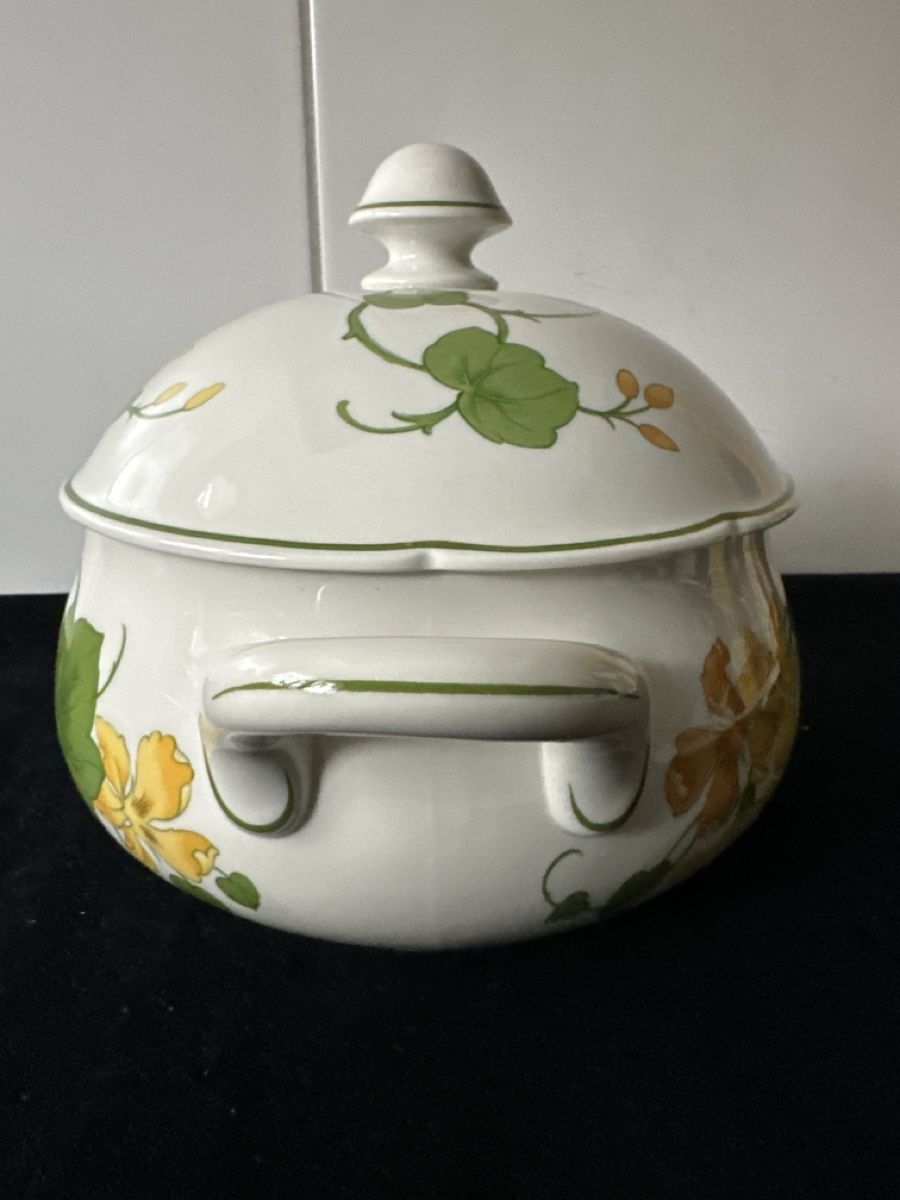 Villeroy & Boch Ciotole: Villeroy & Boch Suppenterrine Geranium – Usato da Zürich venduto da Chaeffeler 2