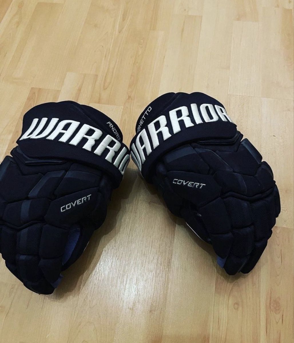 Guanti & manicotti: Zsc Handschuhe von Sven Andrighetto – Usato da Meilen venduto da HOCKEYSAMMLER98