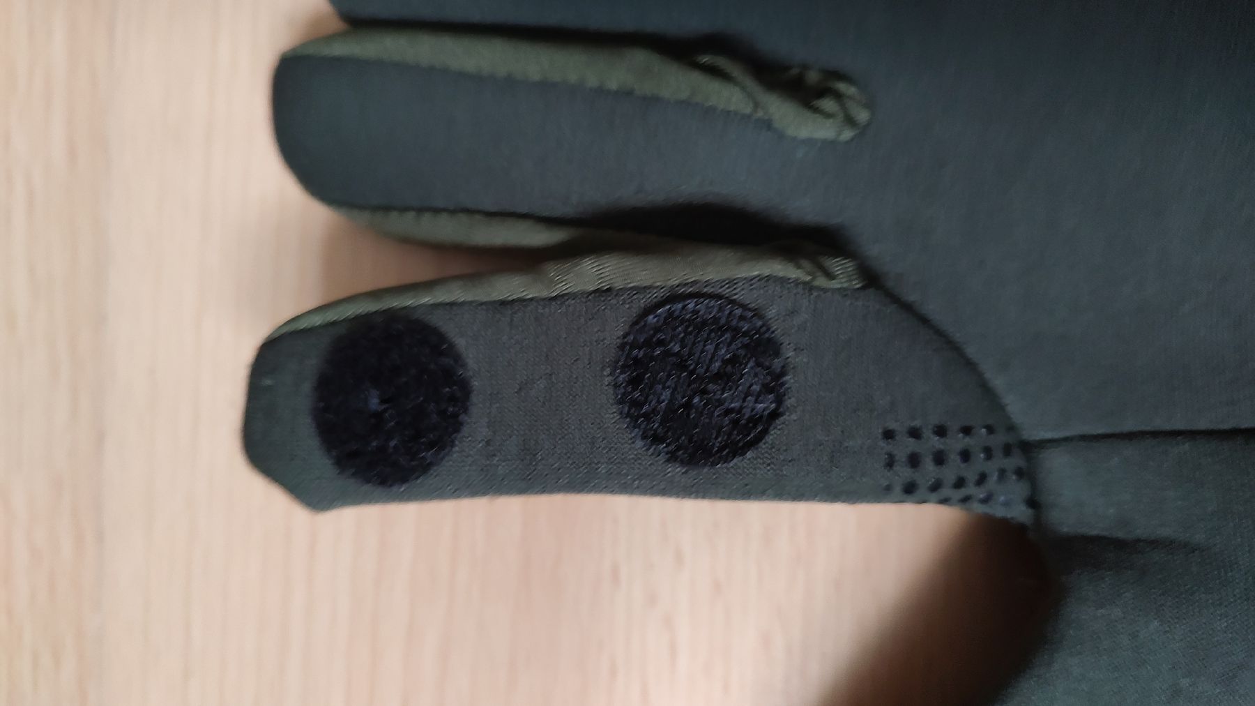 Guanti & manicotti: Handschuhe Neopren – Usato da Grenchen venduto da car_qq2t 6
