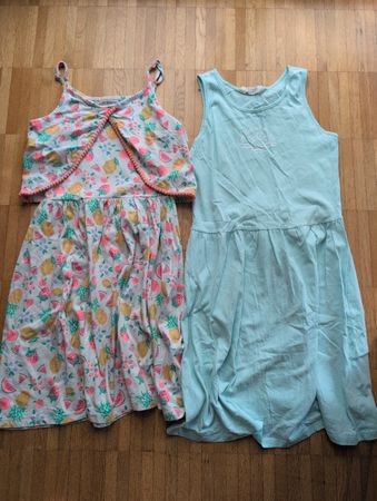 Kinderkleider 2 Stk. gebraucht