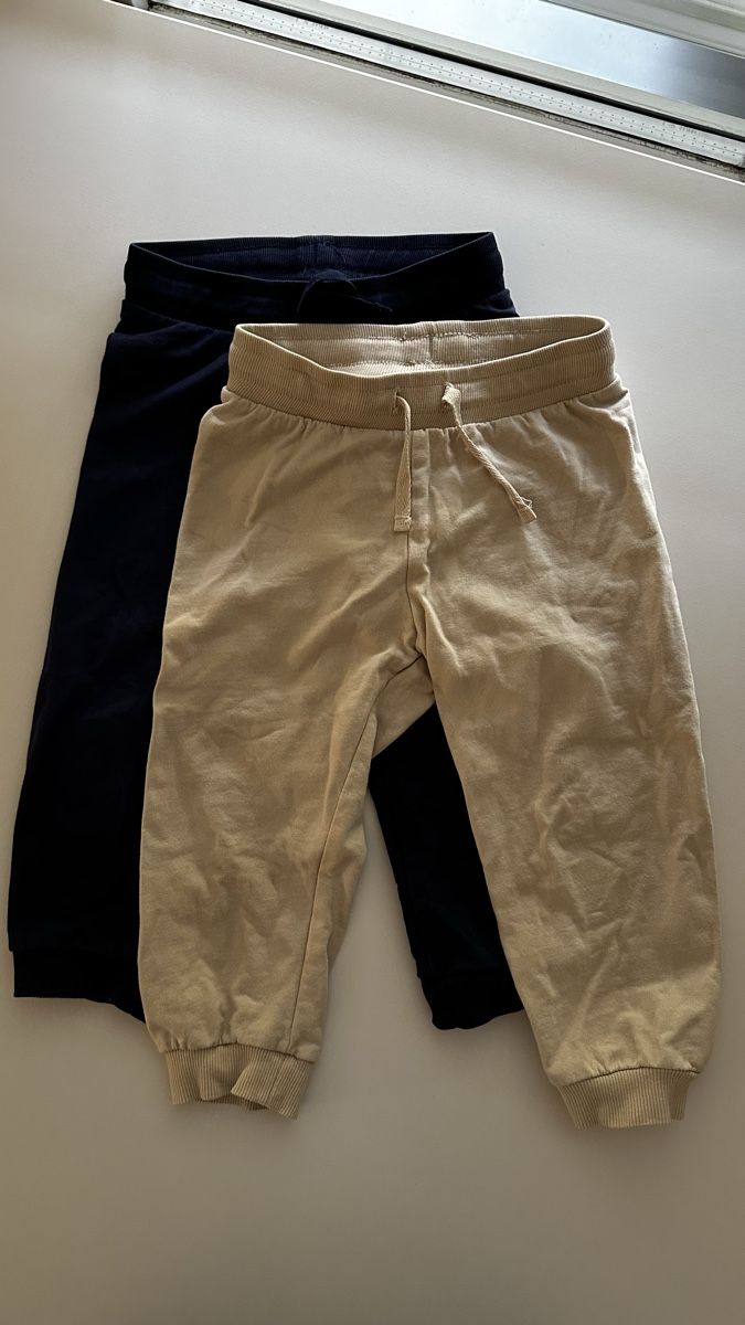 H&M Pantaloni: Kids' Joggers Bundle - Beige & Navy - Size 92 – Usato da Zürich venduto da KrisZH
