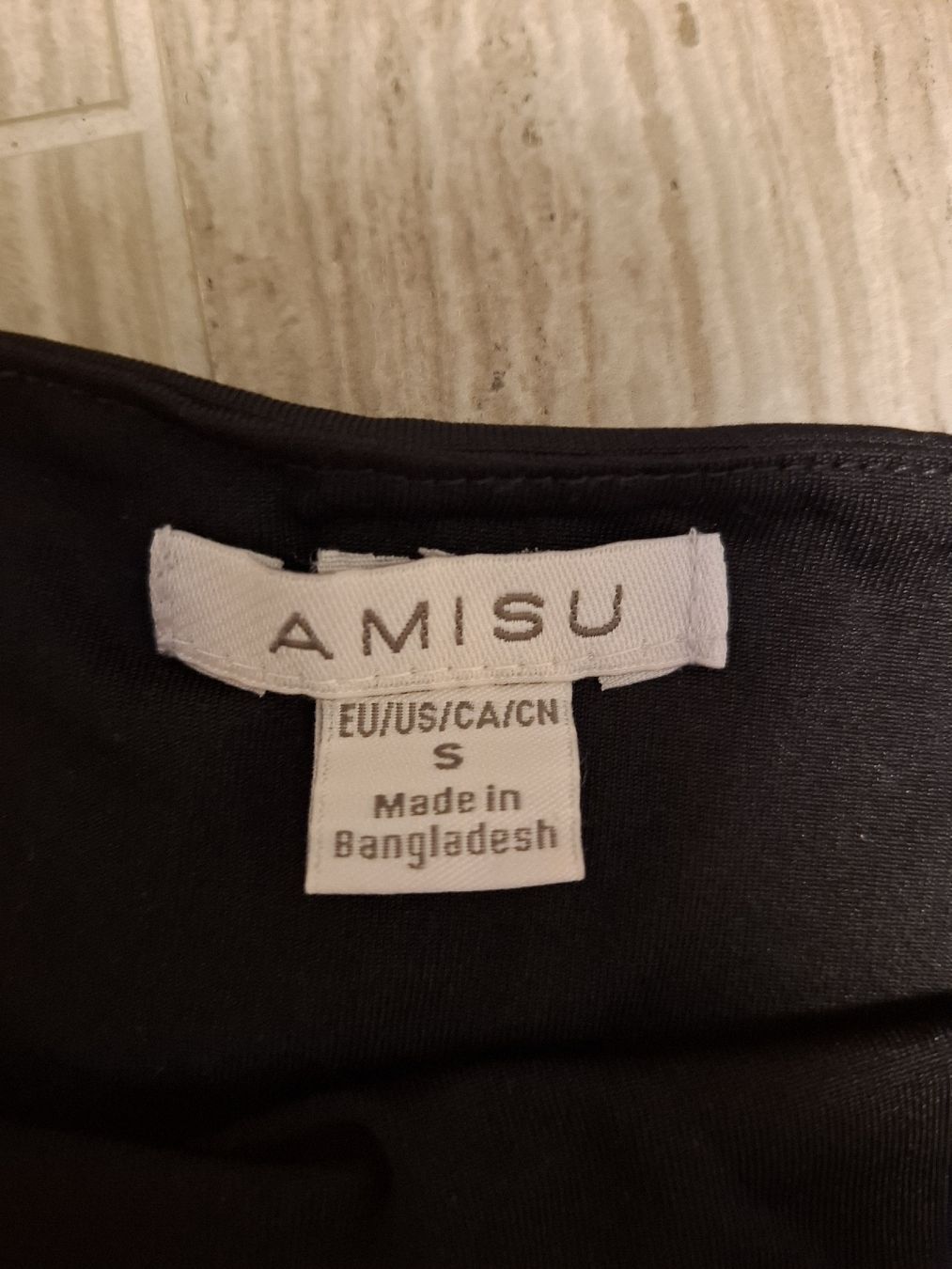 Tops: haut noir taille S  – Gebraucht aus Ecublens FR von ame_y8tq 1