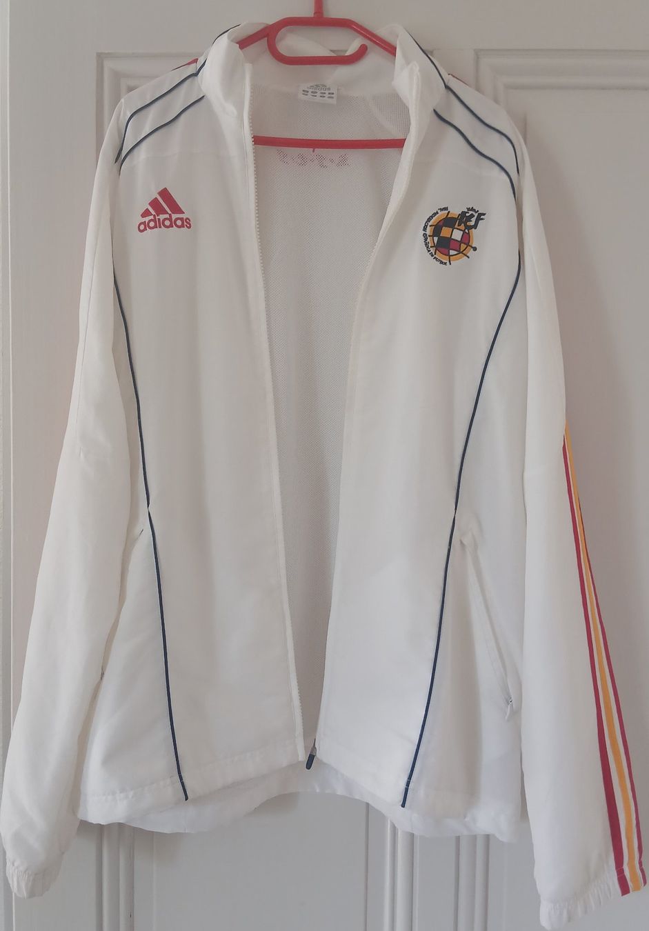 Adidas Giacche: Fussball Trainingsjacke Adidas Spanien Gr.L – Usato da Murten venduto da Elyanis