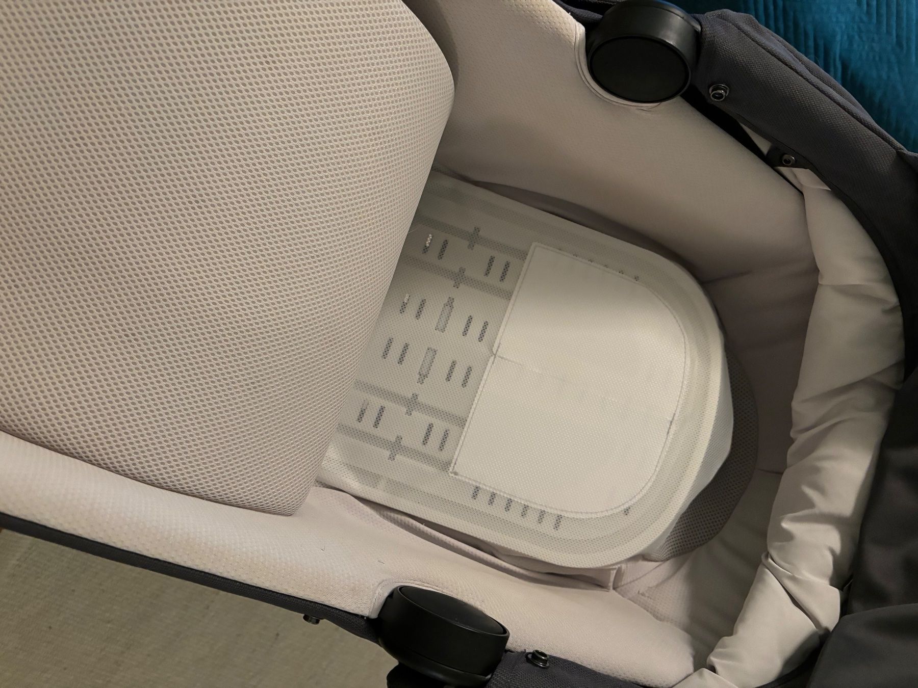 Inglesina Carrozzine: Inglesina Aptica Carrycot & standup – Usato da Basel venduto da ali_5w8q