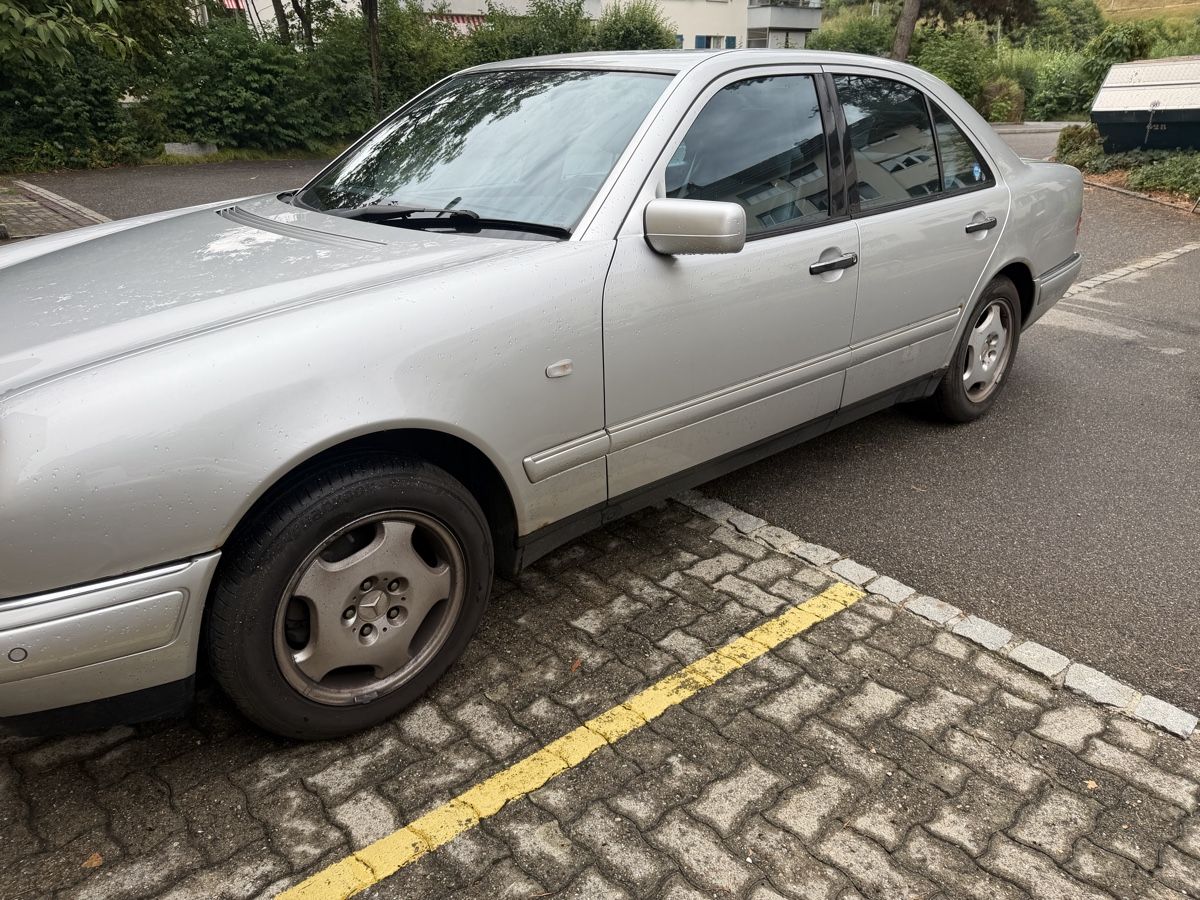 Mercedes-Benz Automobili: Mercedes-Benz E320 4Matic – Difettoso da Liebefeld venduto da MadMace 5