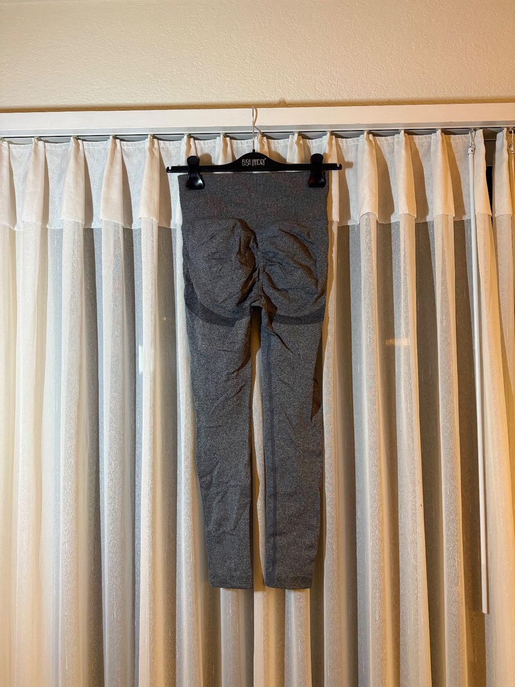Leggings: Leggings da palestra grigio – Usato da Losone venduto da AriCol1512 1