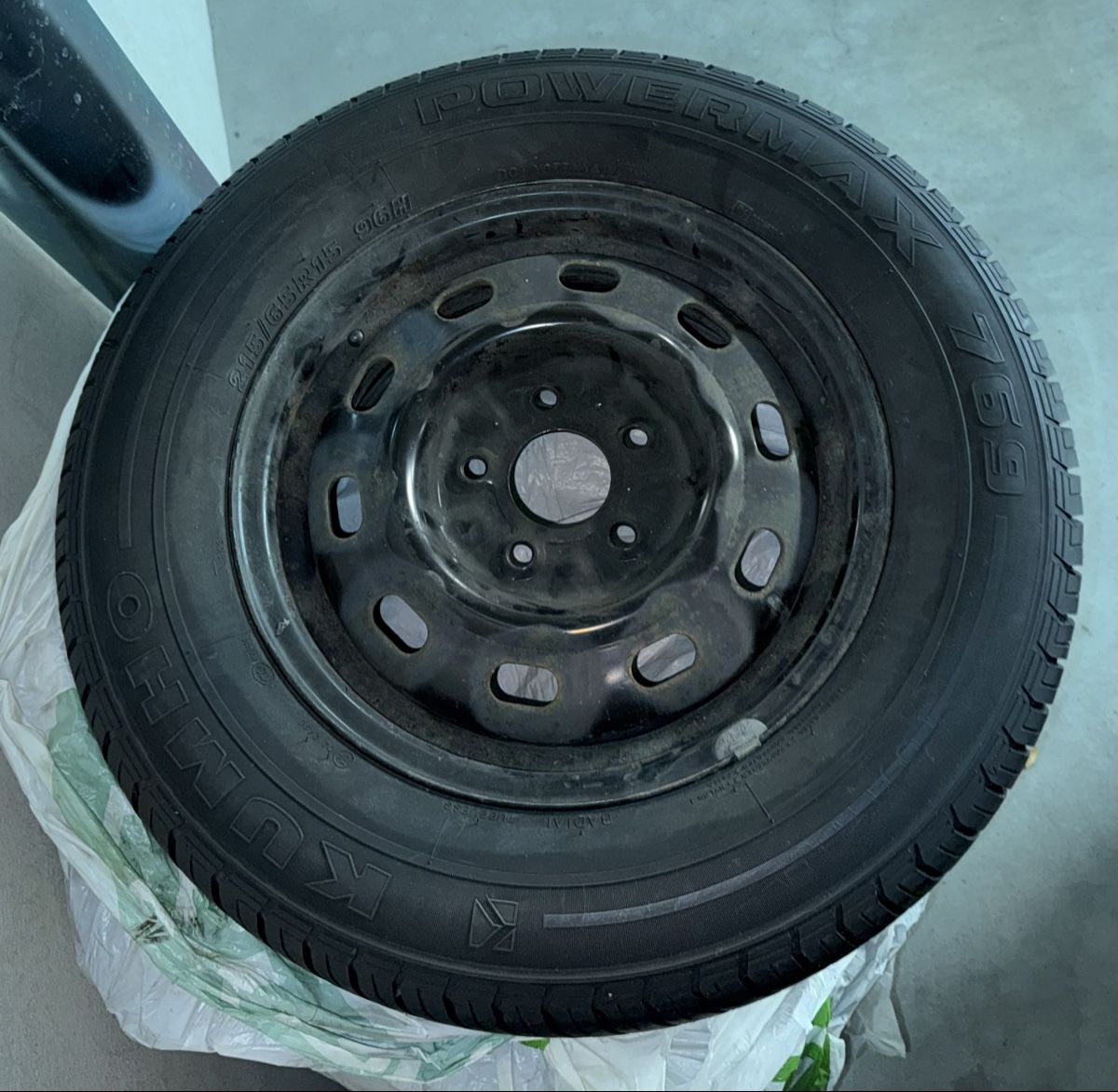 Pneus & Kompletträder: Roues avec pneus (prix négociable) – Gebraucht aus Meyrin von lea_jt2h