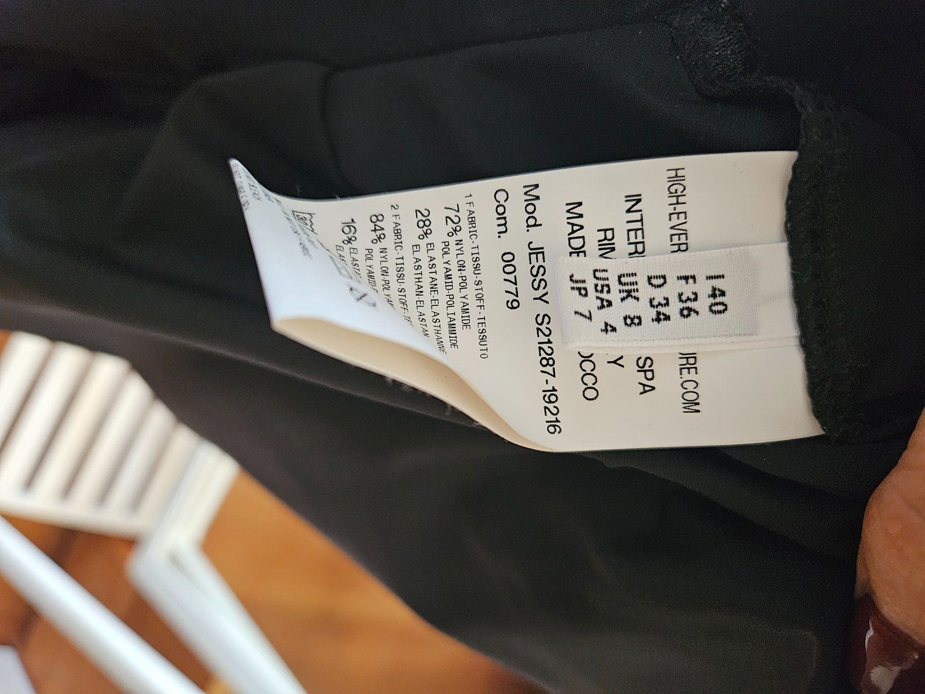 Vestiti: HIGH USE Kleid Schwarz – Usato da Bern venduto da Alea6892 7