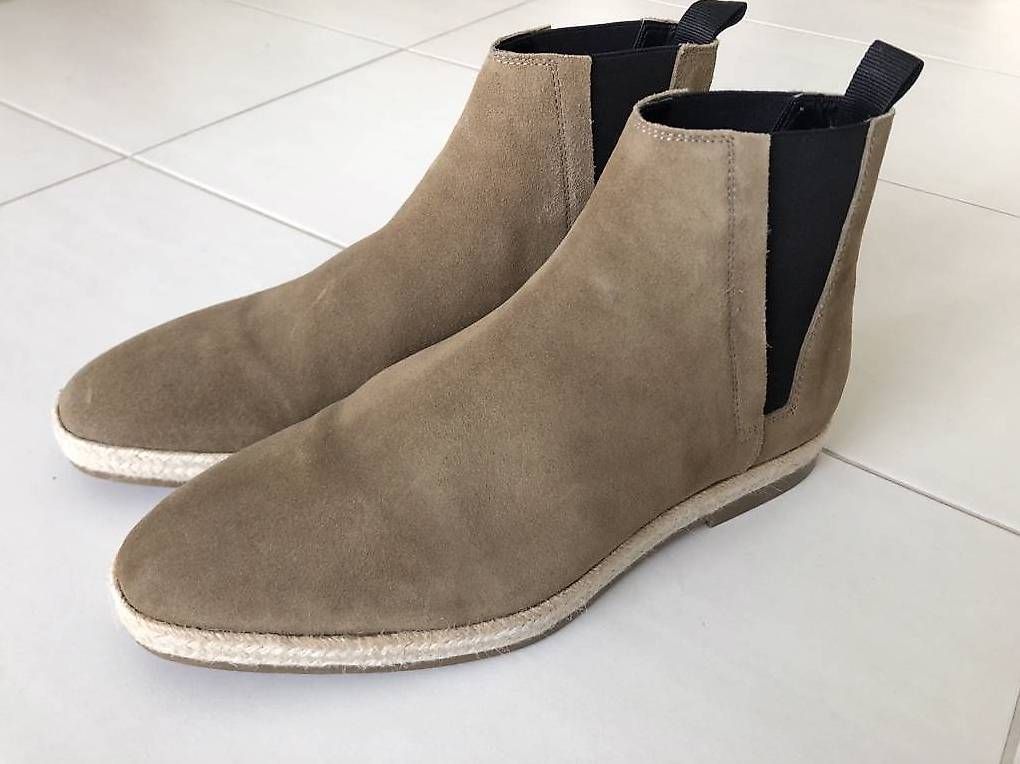 Zara Scarpe da uomo: Bottes beiges en suédine 43 – Nuovo (secondo la descrizione) da La Tour-de-Trême venduto da Txertxi