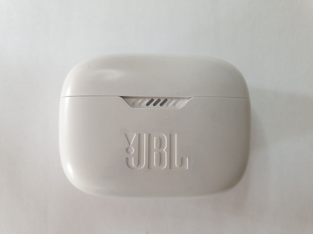 EasyBee Hüllen 2er-Pack Für JBL Tune 230 NC TWS Case – Flüssigsilikon, Stoßfest, Mit 2 Karabinern & Anti-Verlust-Gurten (Rot & Dunkelgrün)