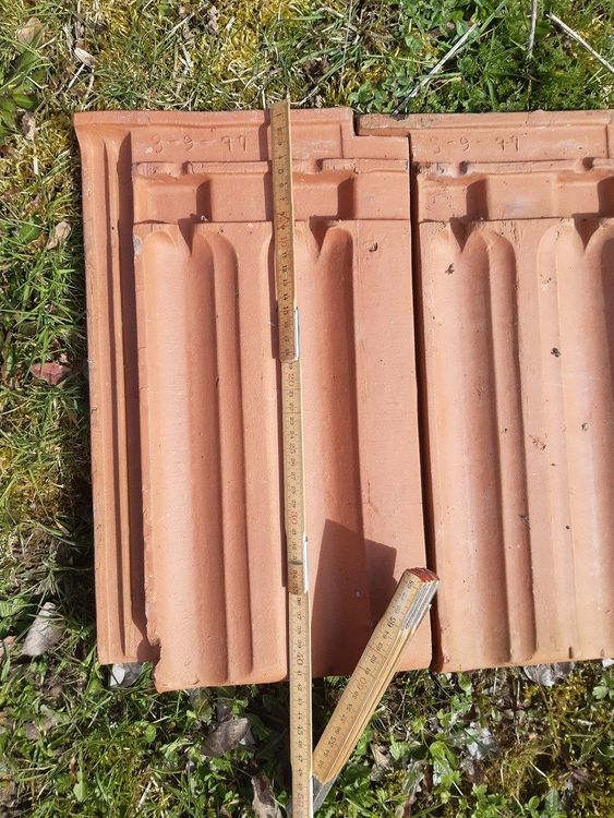 Tuiles rouges Morandi (Gebraucht) in Romanens für CHF 1 – nur Abholung ...