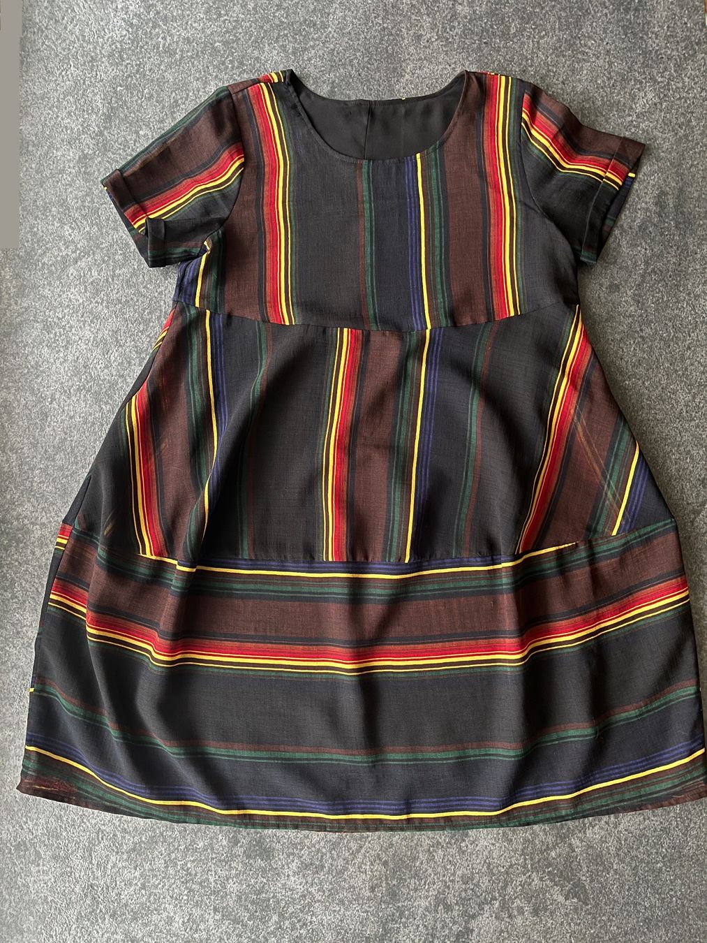 Vestiti: Damenkleid mit farbigen Streifen - Größe M – Usato da Kilchberg ZH venduto da Ch.C 2