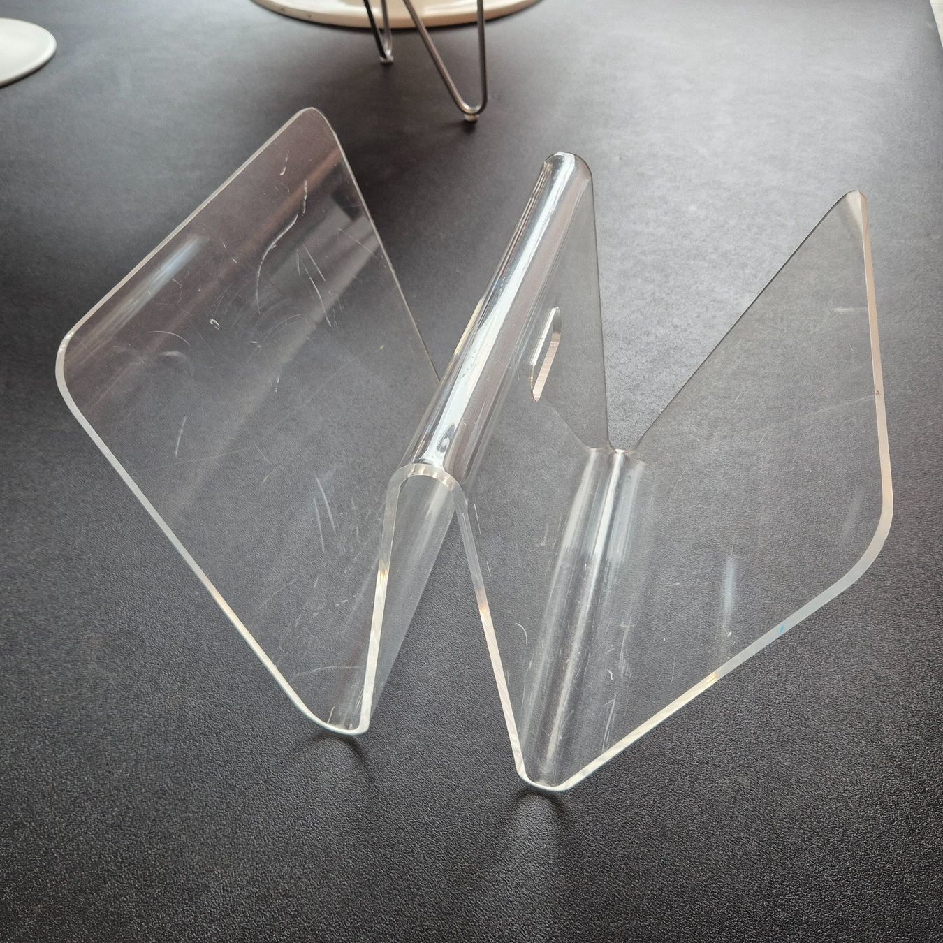 Sonstiges für Haushalt & Wohnen: Acryl Magazin Rack, Zeitungsständer Plexiglas – Gebraucht aus Nottwil von Wondewa-Shop 4