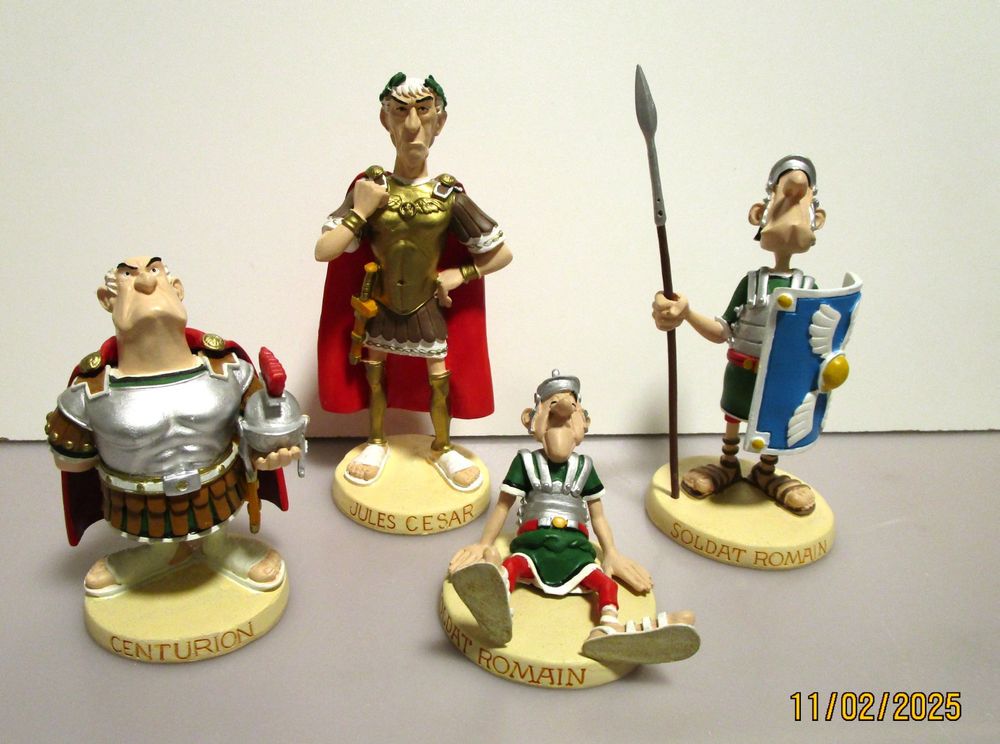 ASTERIX ET OBELIX - FIGURINE CENTURION AVEC SON EPEE - Voyage avec Bébé