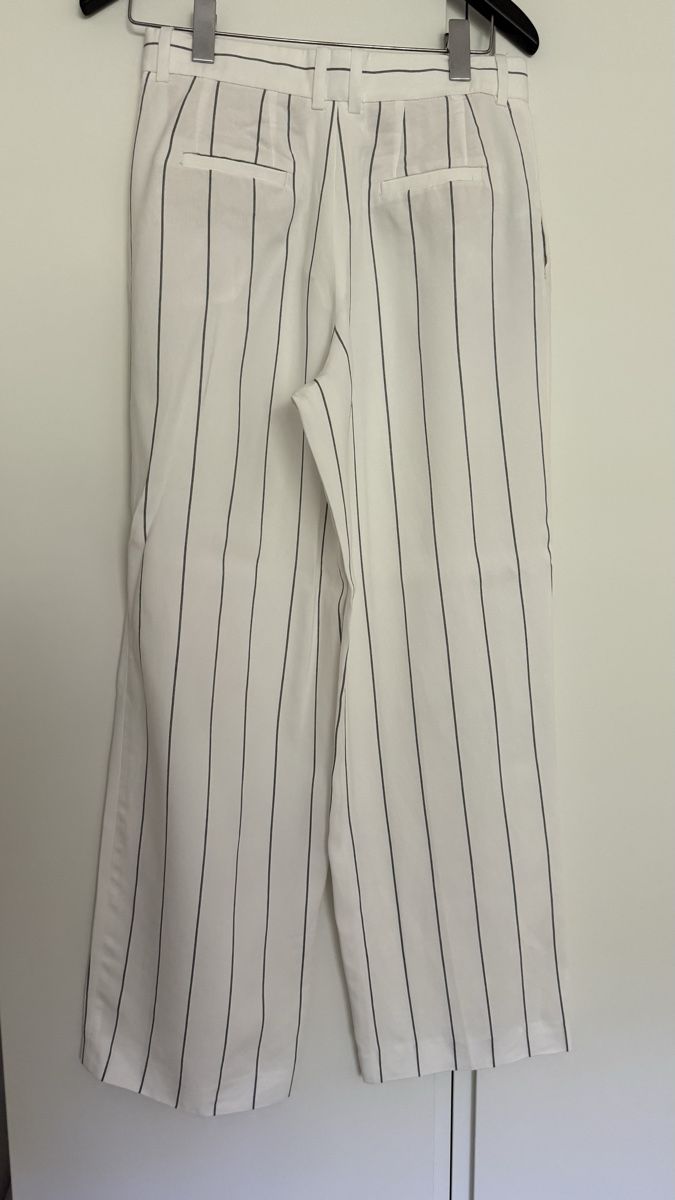 Mango Lotti di vestiti: Set: white trousers with strips & denim top – Usato da Châtelaine venduto da gab_r67v 1