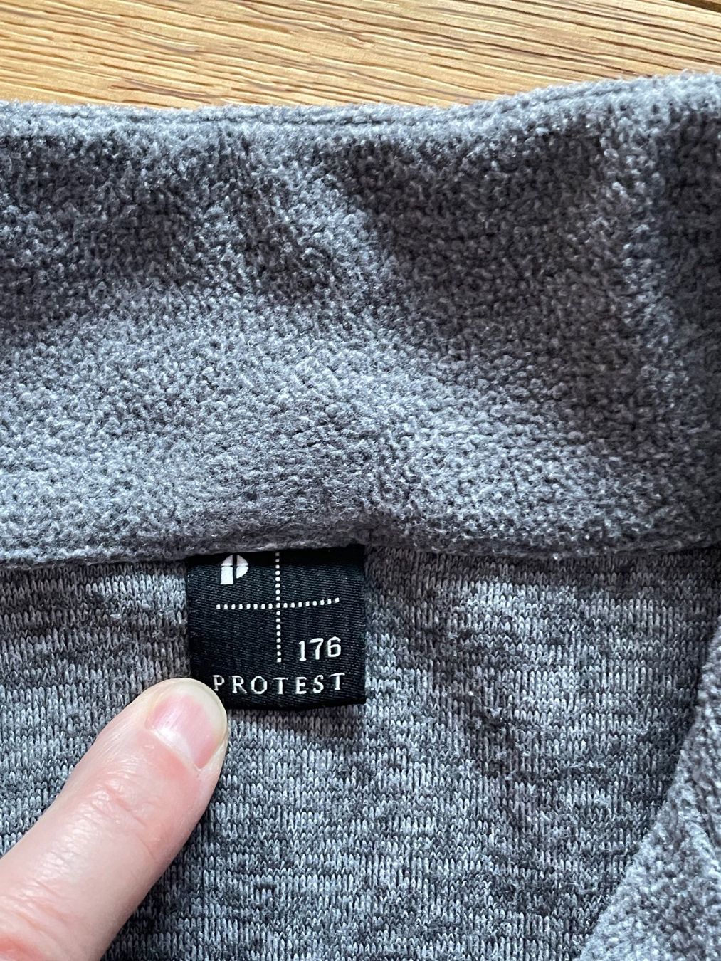 Protest Maglioni & Felpe: PROTEST Fleece-Pullover Grösse 176 grau – Usato da Mauren venduto da Greiner 2