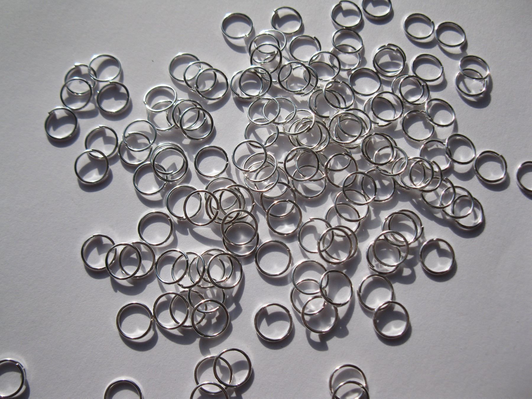 Perle (finte): 100 Spaltringe, Binderinge versilbert 8x0,6mm – Nuovo e nell'imballaggio originale da St. Margarethen TG venduto da LuanaKa 1