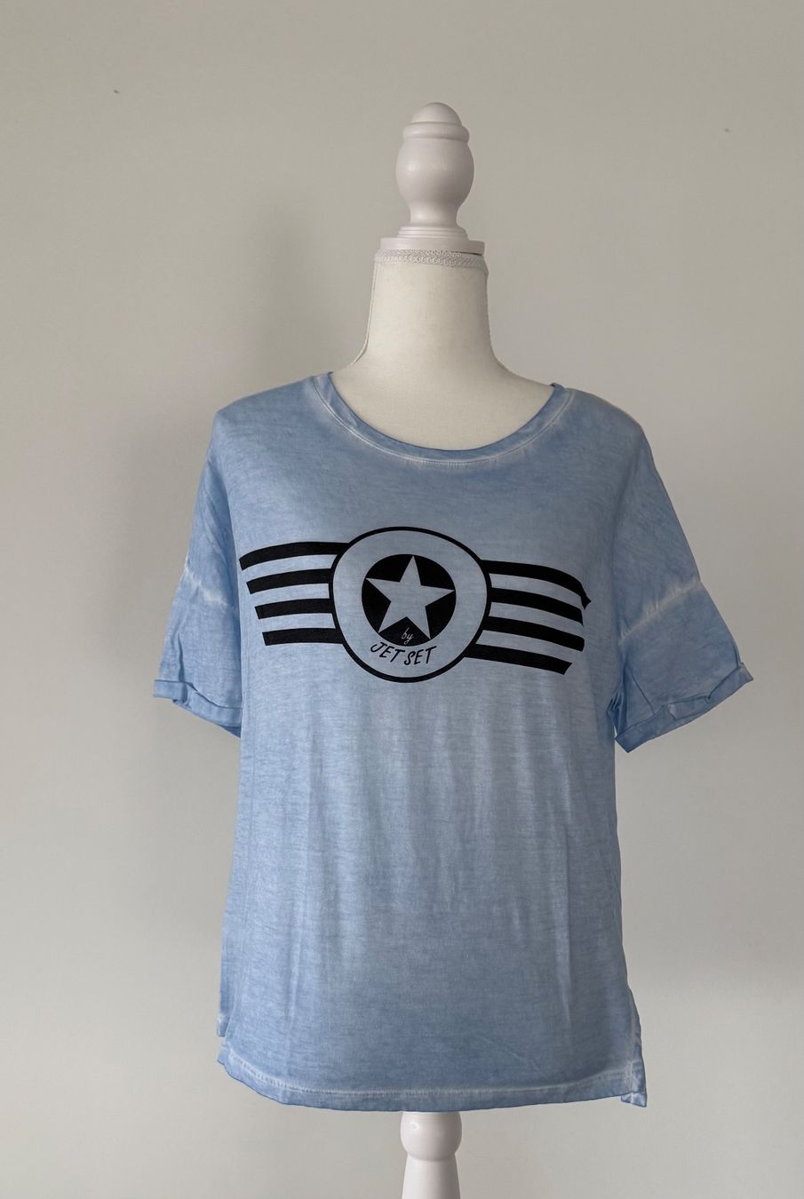 Jet Set T-shirt: Jet Set T-Shirt, hellblau, Gr. M, NEU – Nuovo (secondo la descrizione) da Weiningen ZH venduto da san_7hsm