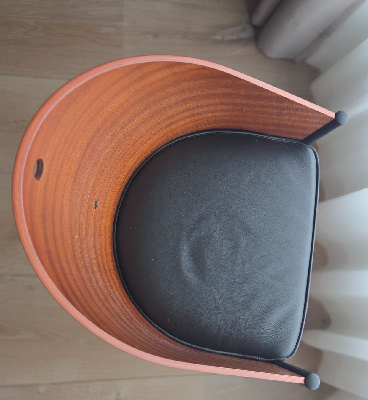 Stühle: Eleganter Stuhl – Gebraucht aus Meggen von Gogii 1