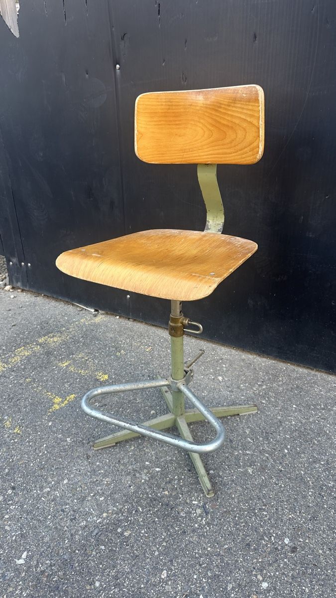 Embru Tabourets: Embru Stool Wood Seat Height Adjustable Metal Base – D'occasion à Schlieren par Norauro 8