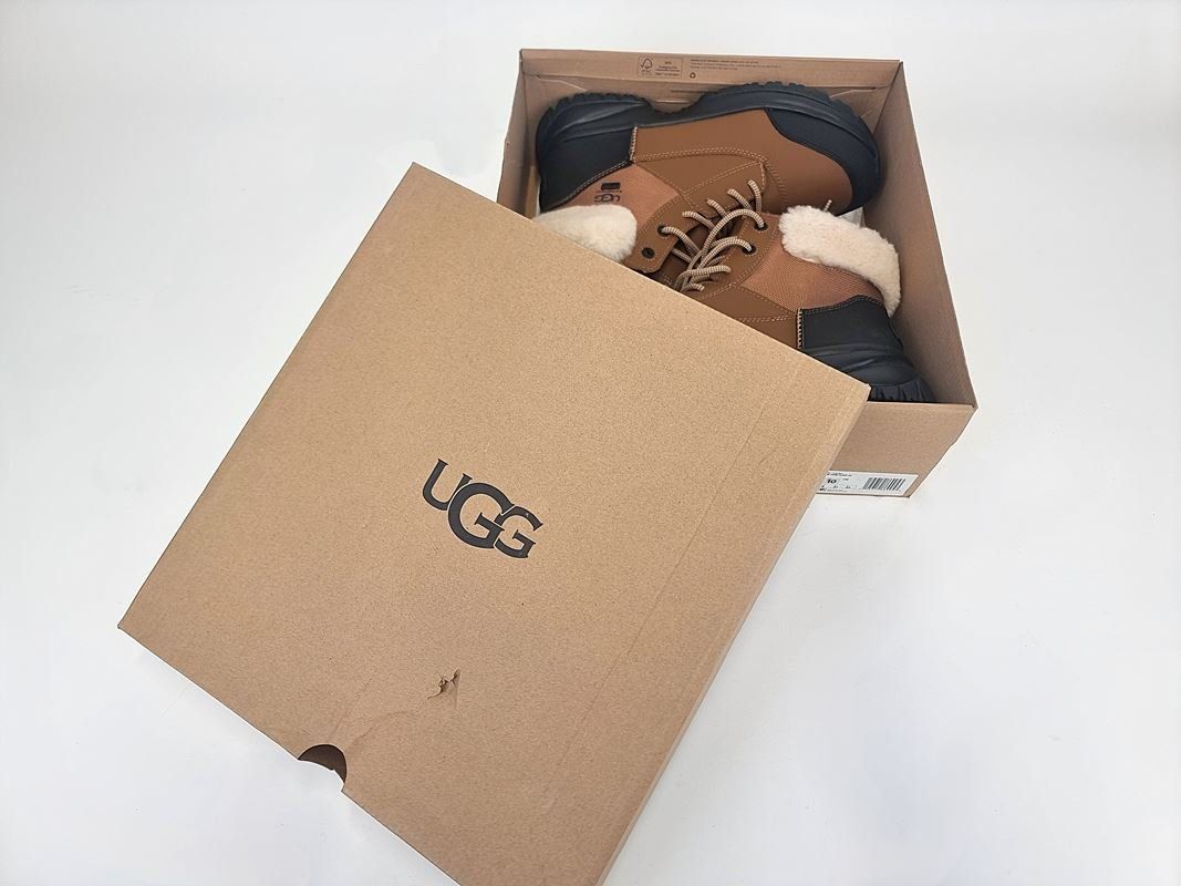 Ugg Herrenschuhe: UGG Winterstiefel Yose Fluff V2 Gr. 41 – Neu (gemäss Beschreibung) aus Urtenen-Schönbühl von Restwert_Schoenbuehl 1