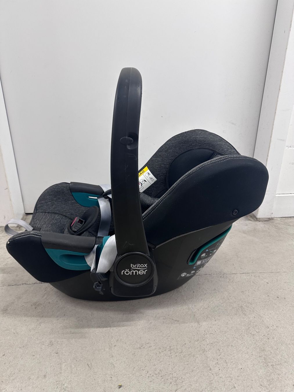 Britax Römer Seggiolini per auto: Römer Baby Safe3 i-Size graphite marble – Usato da Zürich venduto da adamv 7
